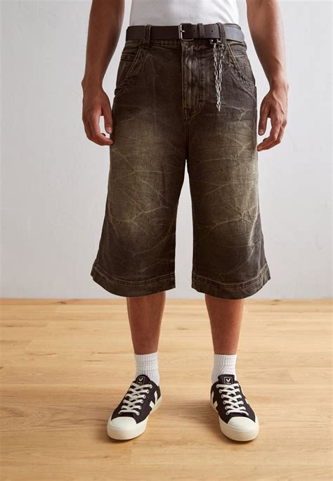 Opt for a modern take on grunge with our skater long-line length, or select a more classic relaxed fit with our carpenter-style jorts & shorts. . Jaded london jorts